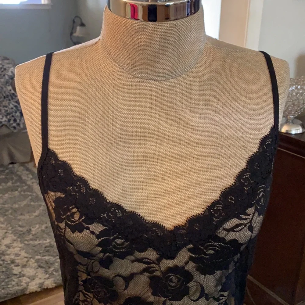 NWOT Delta Burke sheer stretchy negligee. Simply gorgeous & sexy! Floral pattern